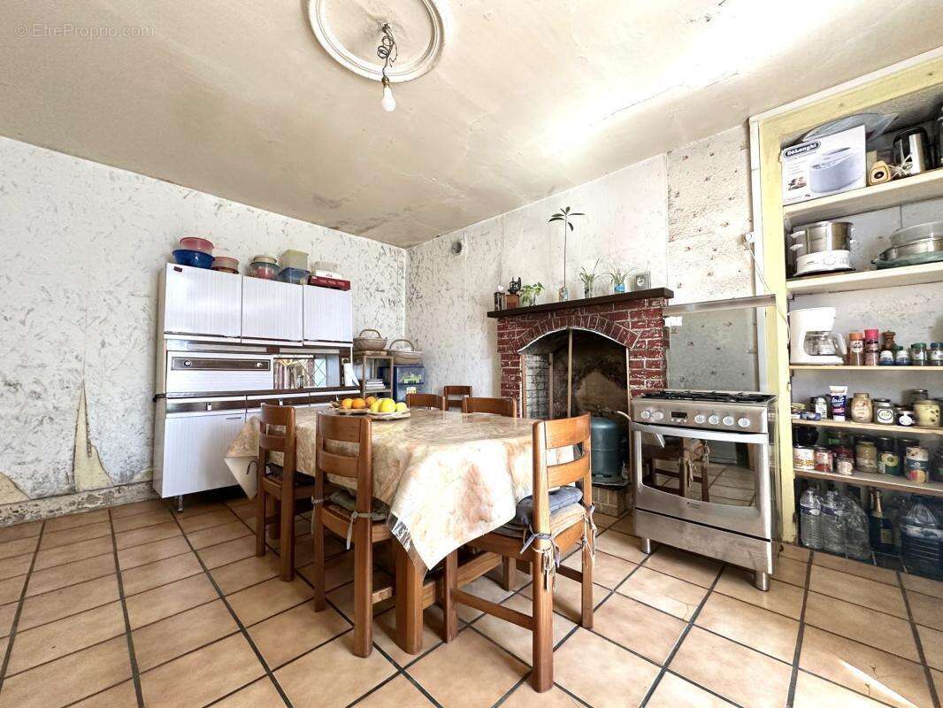 Maison 143 m² à Saint-Denis-Des-Murs  - photo 3
