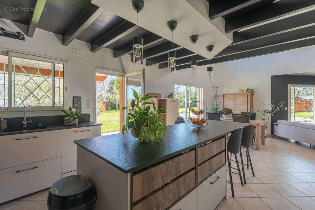 Maison à CAMBLANES-ET-MEYNAC