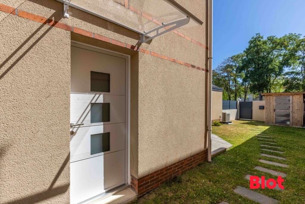 Maison à SAINT-JACQUES-DE-LA-LANDE