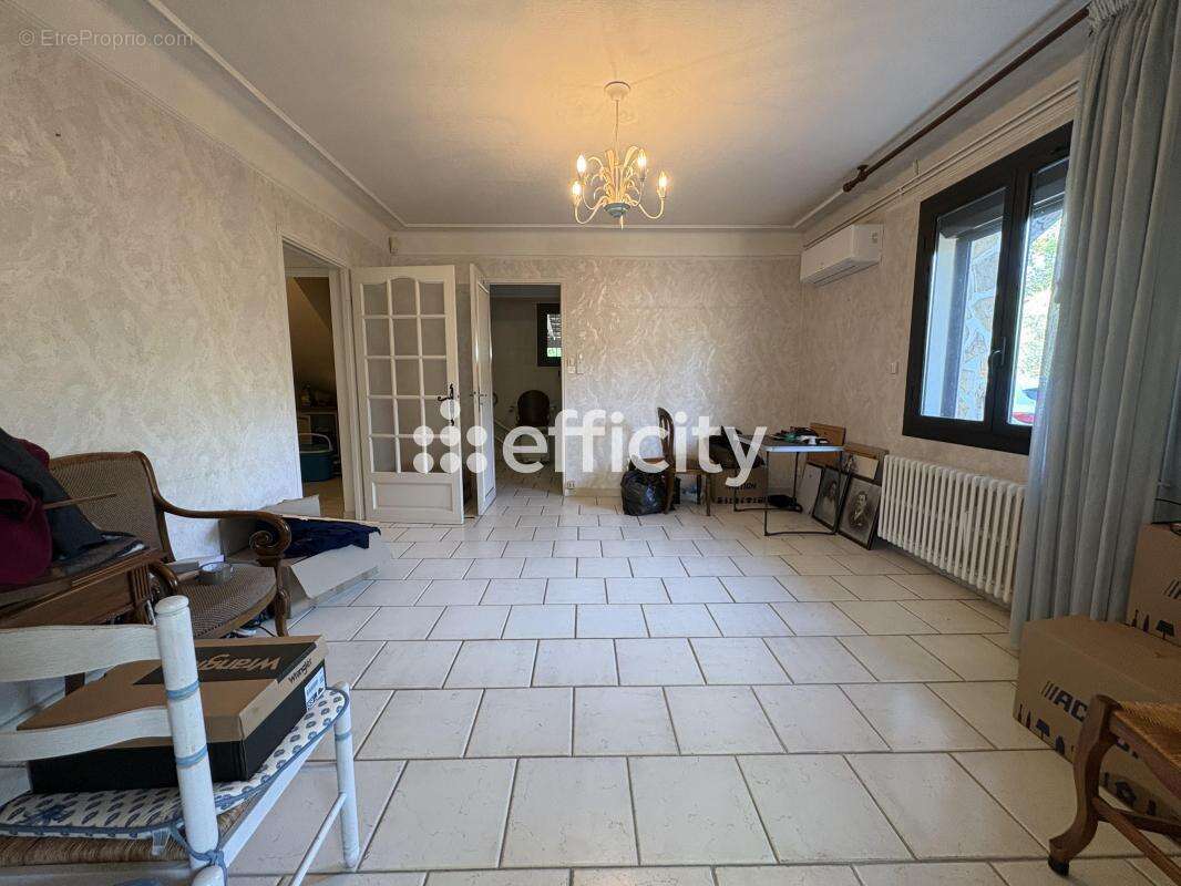 Maison 182 m² à Gignac-La-Nerthe  - photo 18