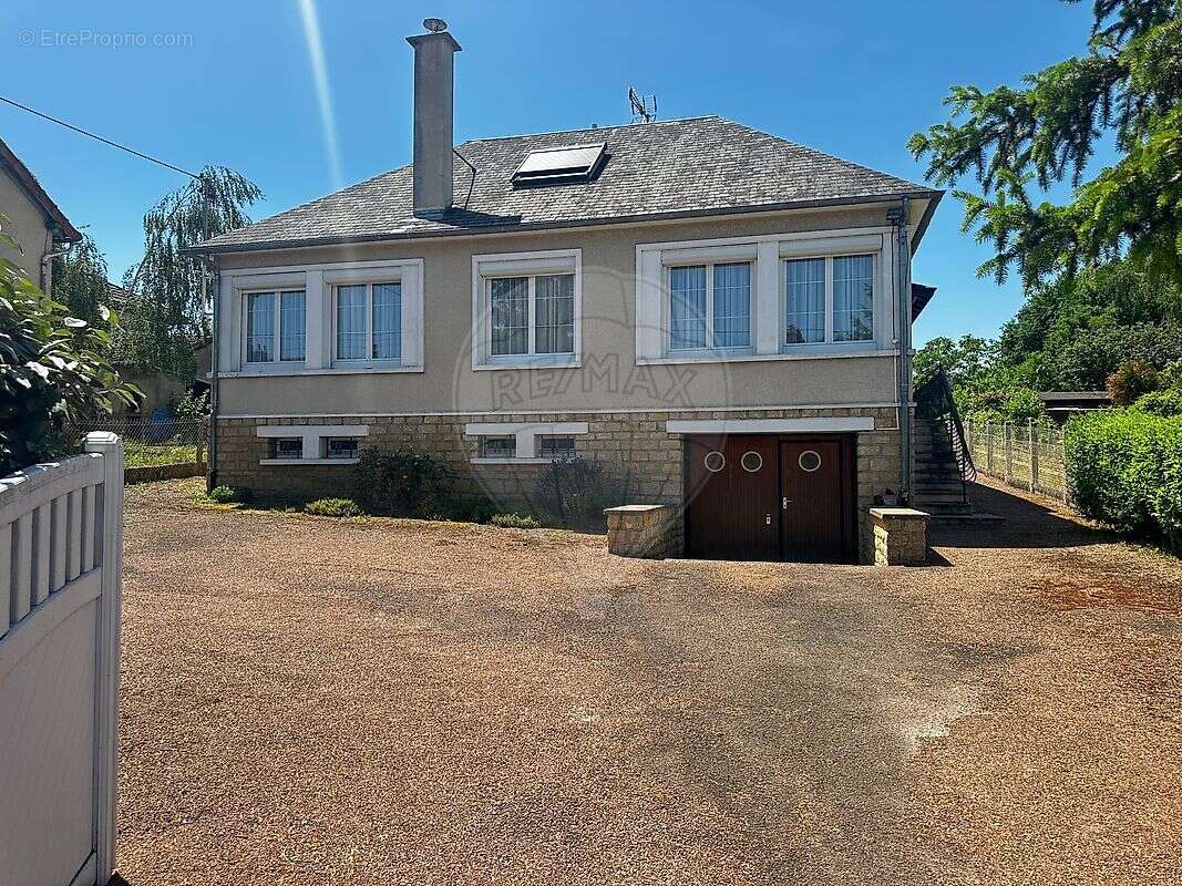 Maison à CERCY-LA-TOUR