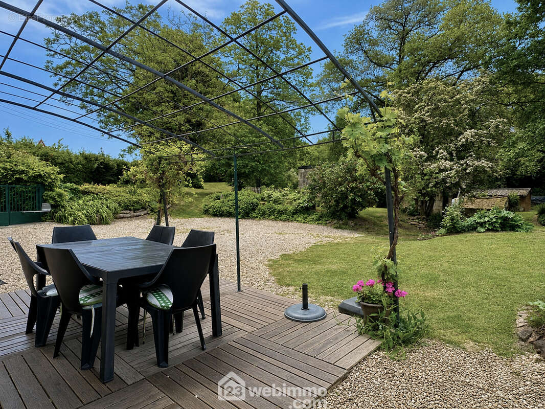 Maison 198 m² à Saint-Sulpice  - photo 7