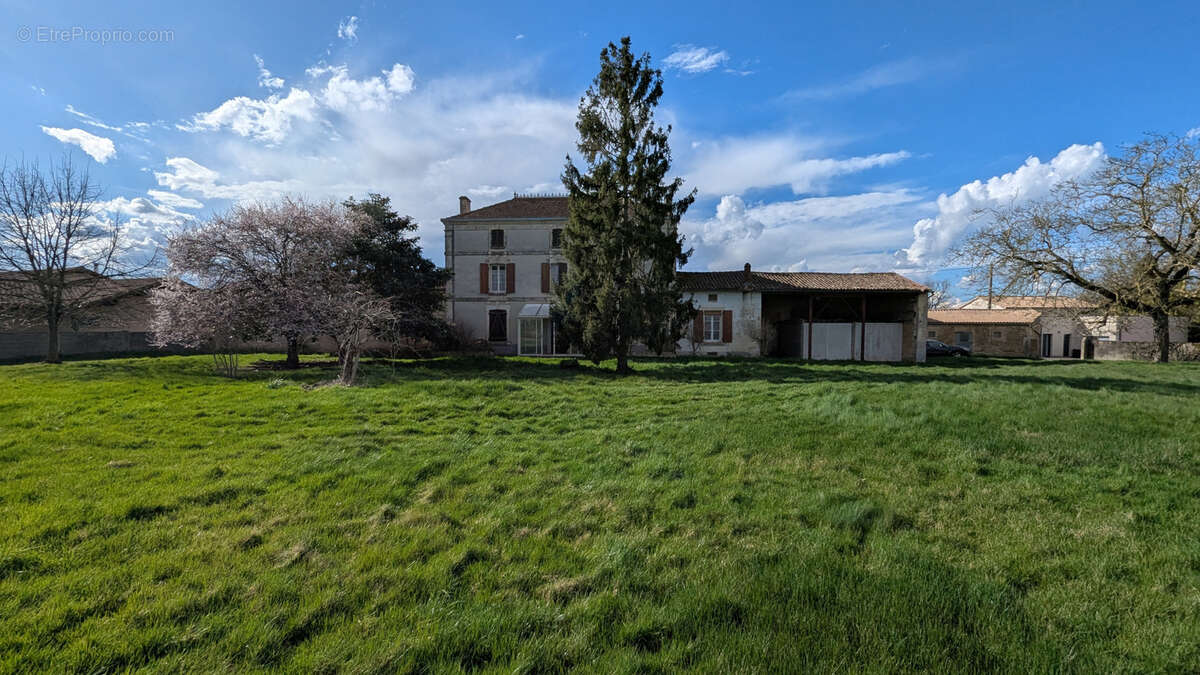 Maison à AIGONNAY