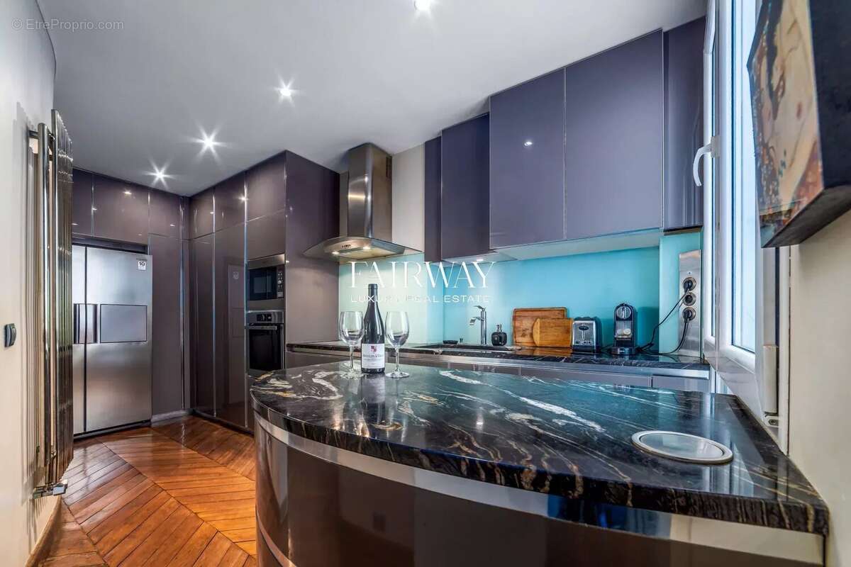 Appartement à PARIS-8E