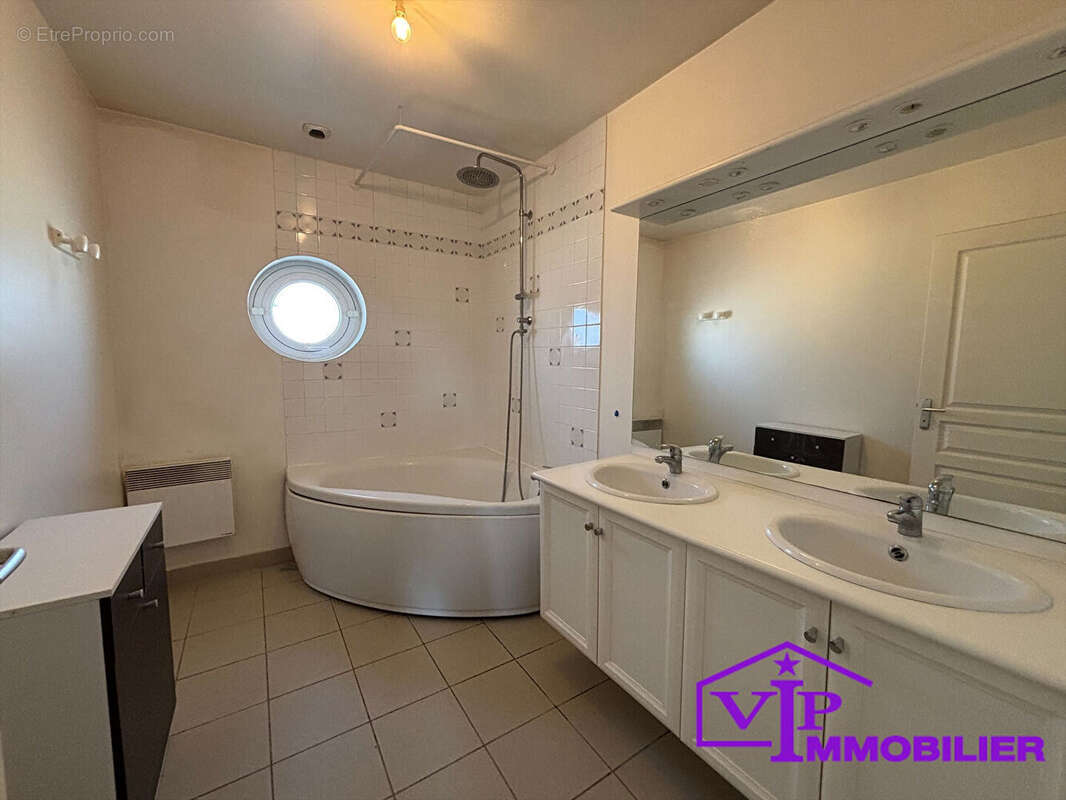 Maison Franqueville Saint Pierre 5 pièce(s) 96 m2 - photo 4