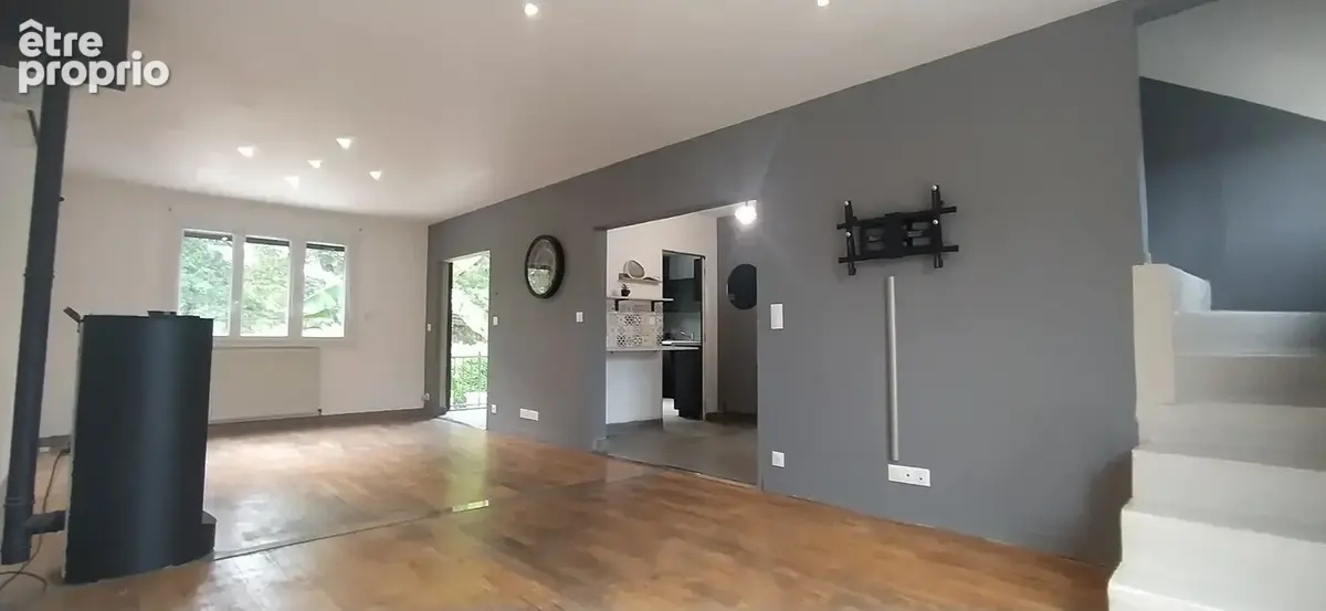 SAINT-FARGEAU - Pavillon sur sous-sol surélevé - 4 pièces - Terrain 1 266 m² - photo 2
