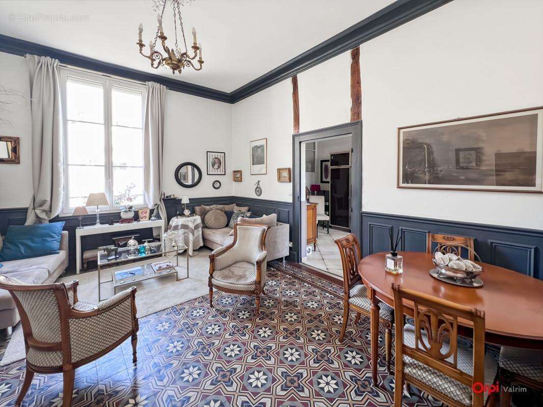 Coup de cœur au centre historique de Beaugency : Maison de ville rénovée avec charme et extérieur - photo 4
