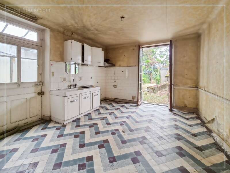 Maison à vendre 8 pièces +  grange PREVERANGES (18) - photo 9