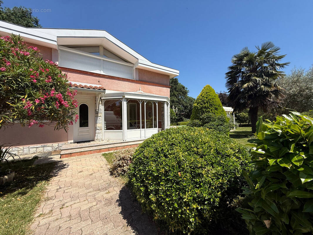 Maison à LA SALVETAT-SAINT-GILLES