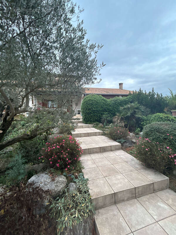 Maison à GRANGES-LES-BEAUMONT