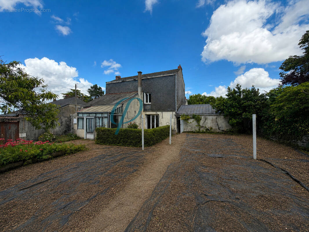 Maison à MONTREVAULT