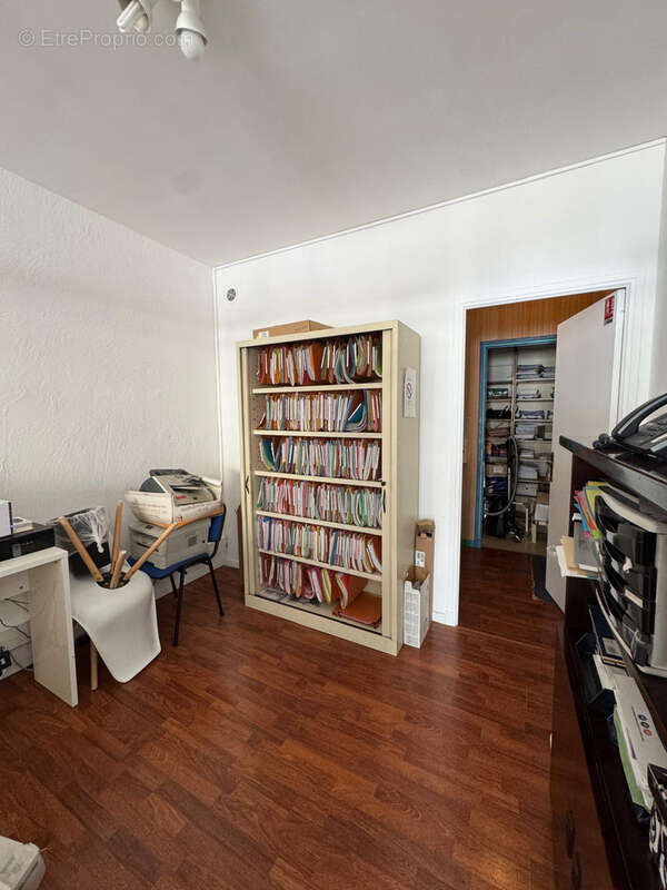 A vendre 146 000 euros des murs commerciaux libres — cagnes-sur-mer centre   eco quartier villete - photo 4