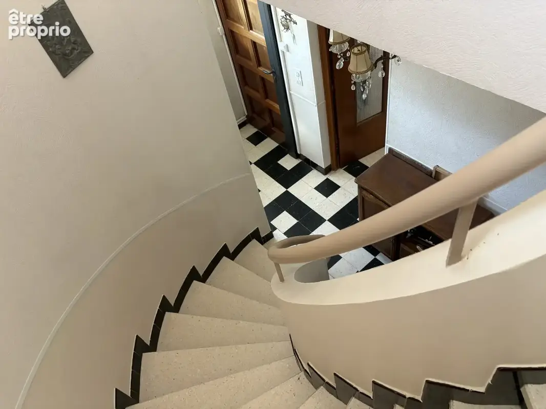 Maison avec grand jardin et garage - photo 8