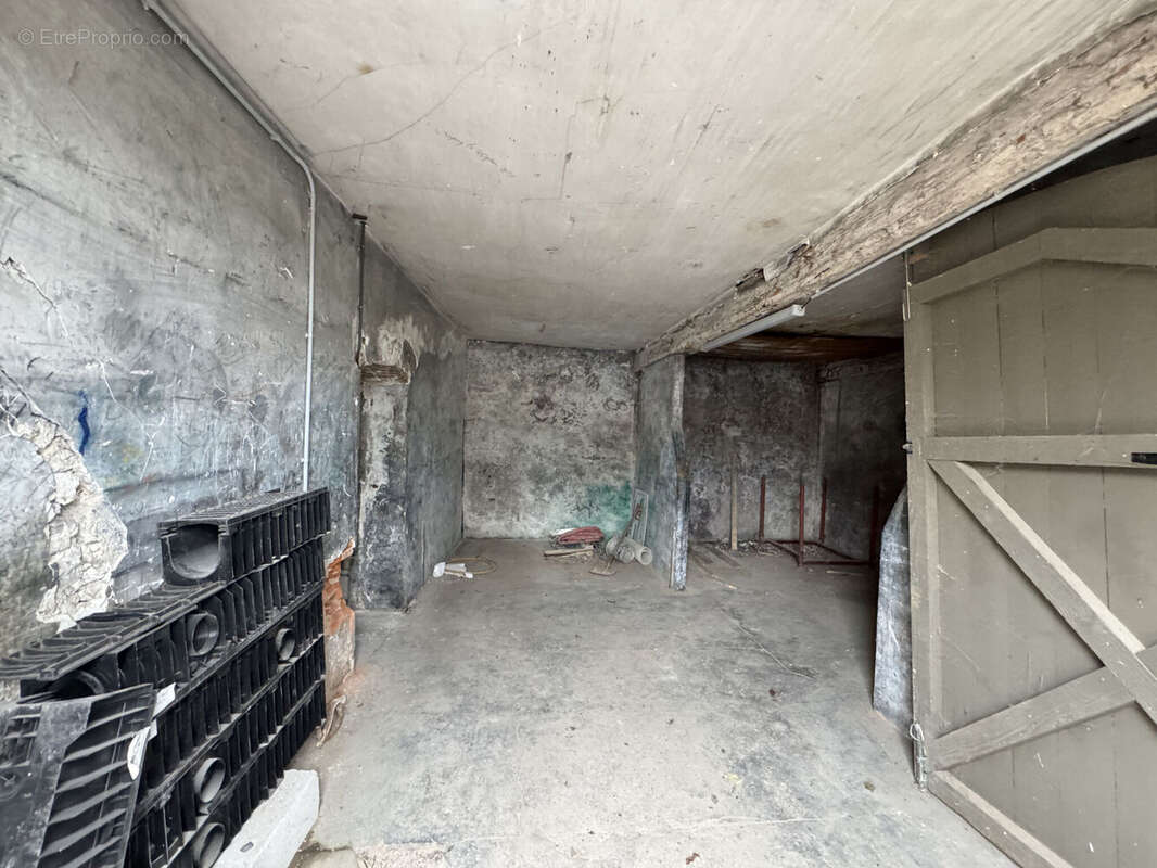 Photo 7 - Commerce à AMPLEPUIS