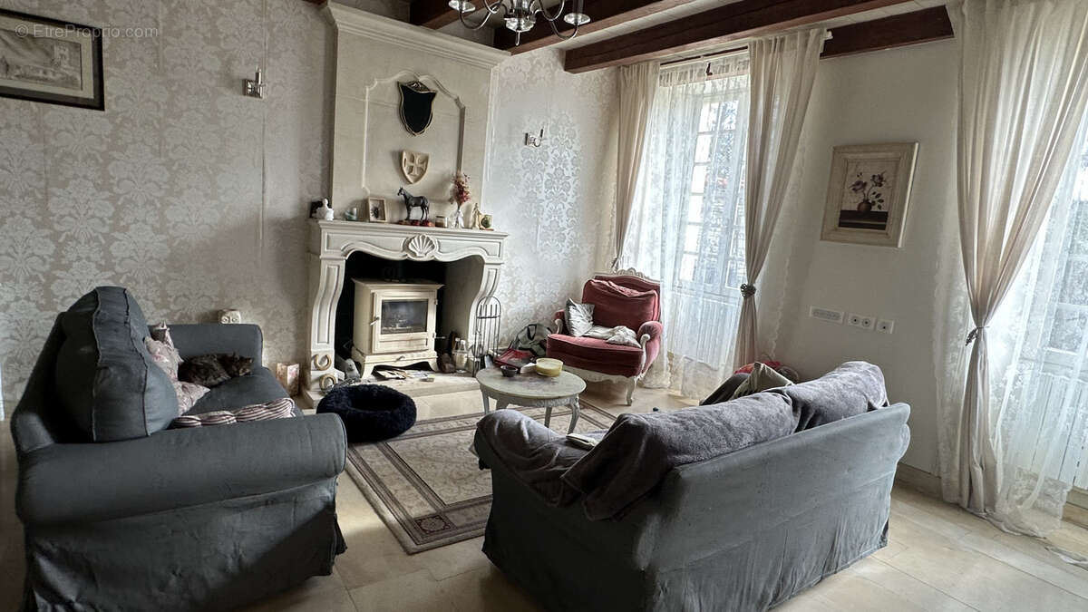 Maison à BEAUVAIS-SUR-MATHA