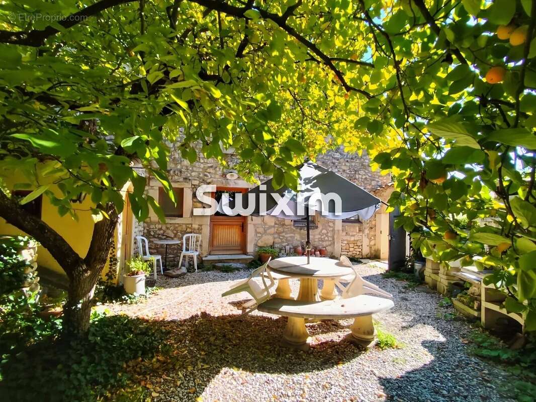 Maison à SAINT-MONTAN