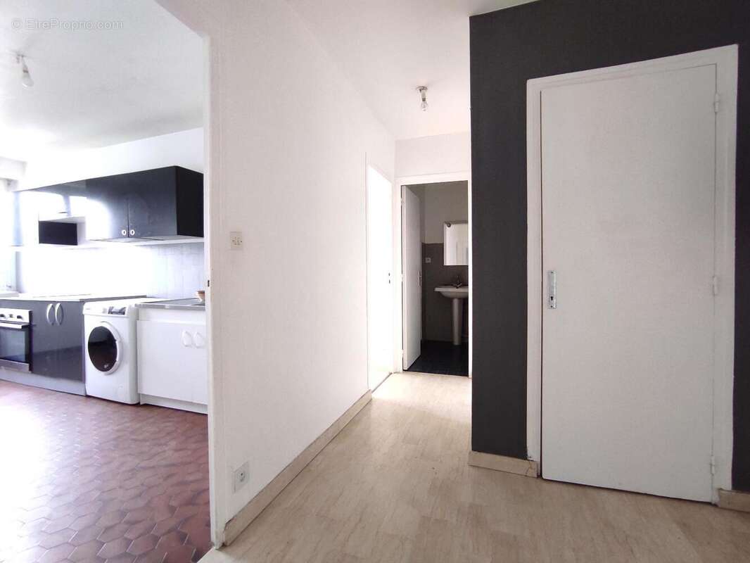   - Appartement à DECINES-CHARPIEU