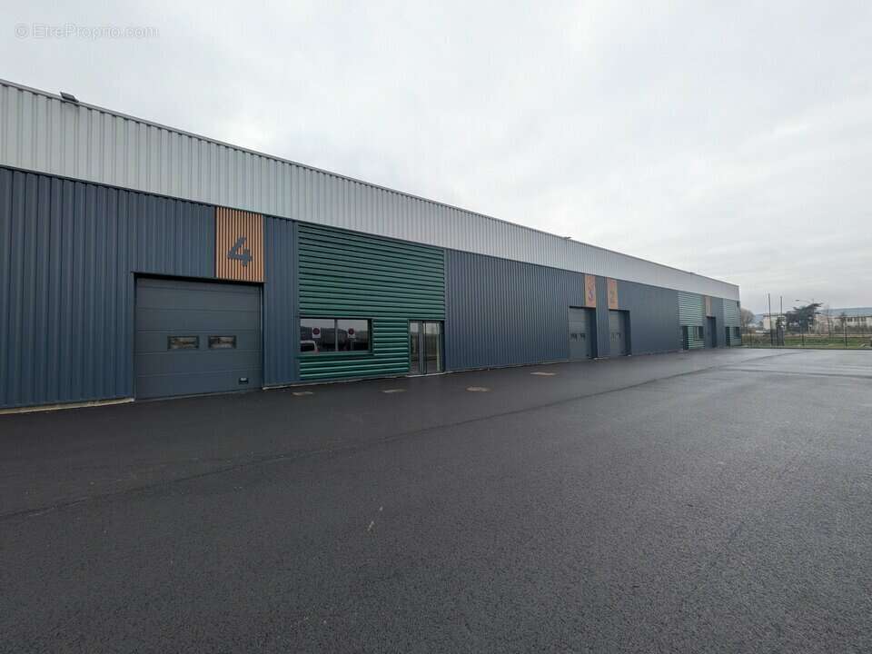 424 m² à Petit-Couronne  - photo 2