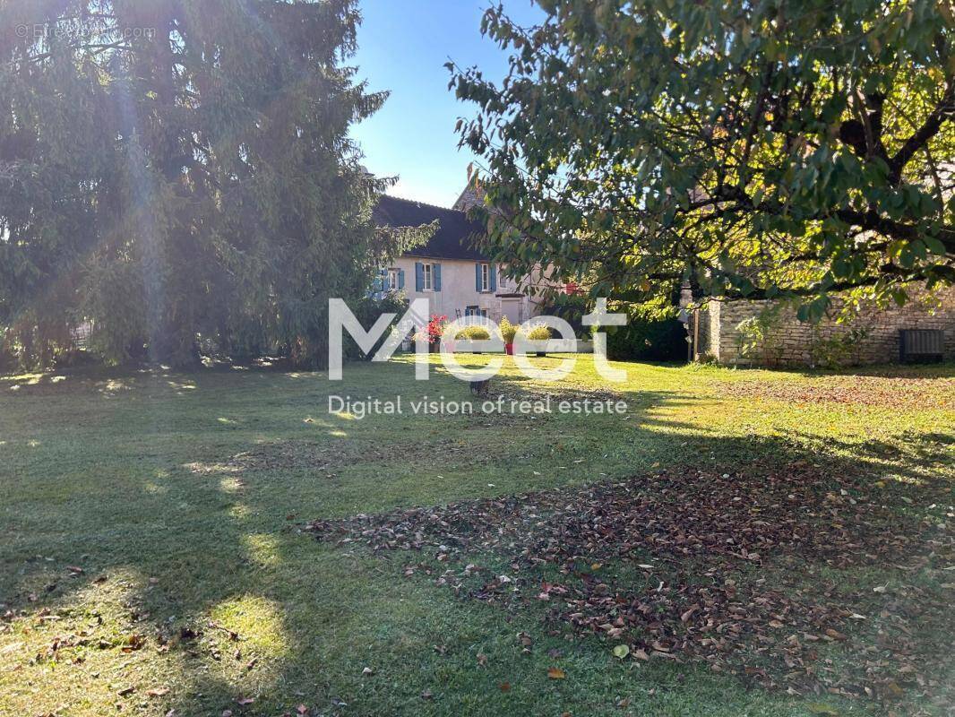 Maison à SAINT-MARTIN-SUR-ARMANCON