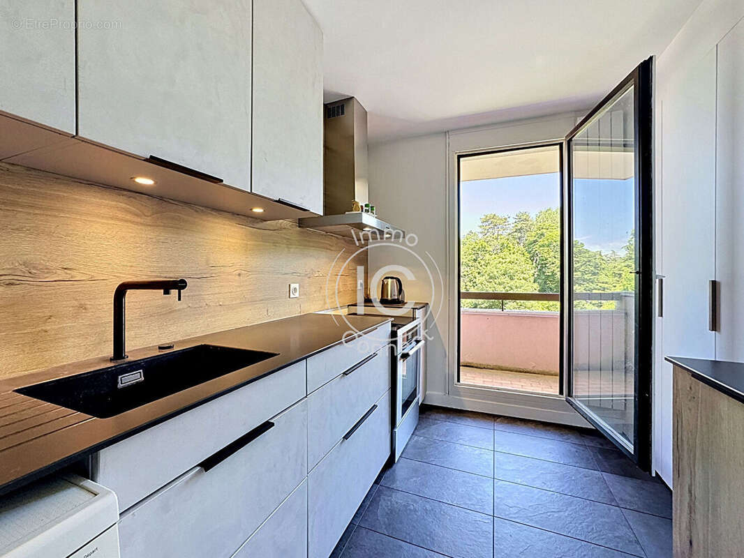Appartement Rénové avec terrasse - Résidence familiale avec parc et tennis - photo 5