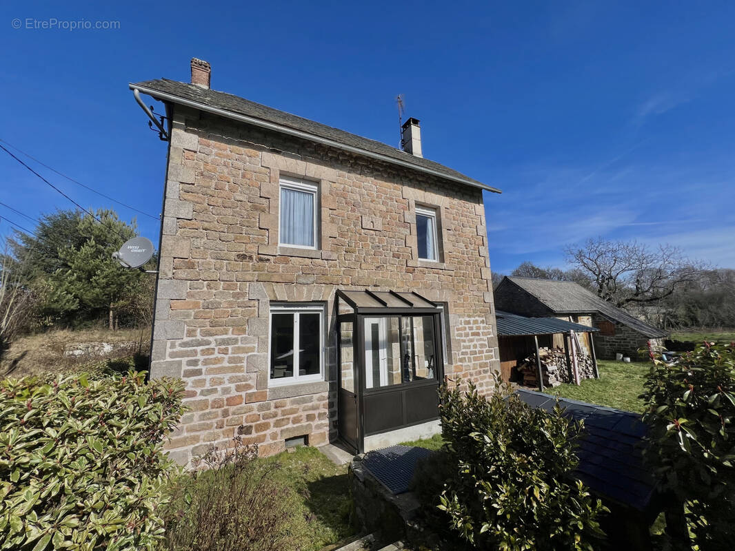 Maison à VITRAC-SUR-MONTANE