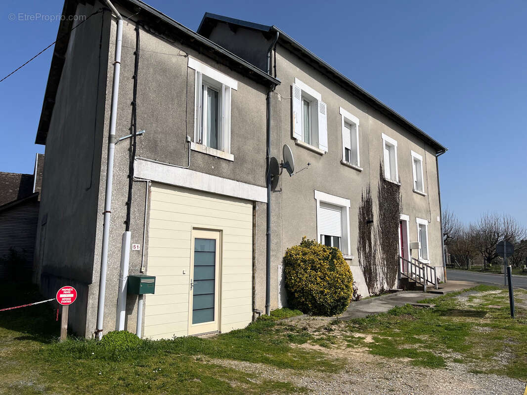 Belle bâtisse composée 3 logements proche château et commerces - photo 11