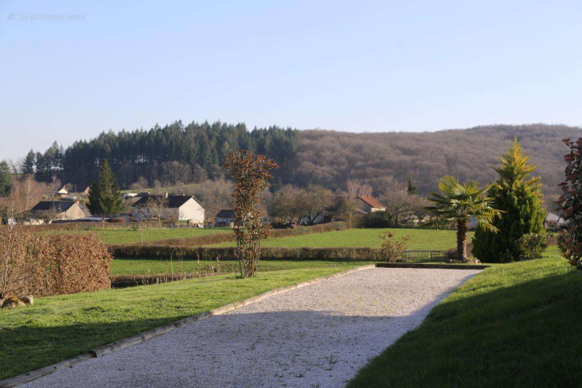 Maison à LUZY