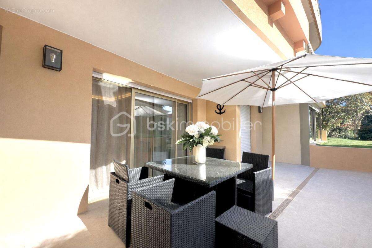 Appartement à MANDELIEU-LA-NAPOULE