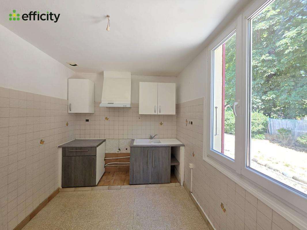 Maison 70 m² à Chateau-Arnoux-Saint-Auban  - photo 6