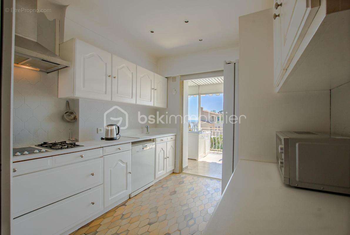 Vue mer panoramique – 320 m² – Maison, appartement et 3 studios indépendants – Piscine - photo 7