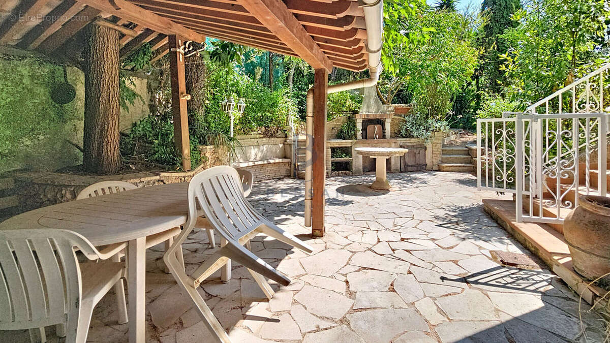 Saint raphael - bas valescure appartement haut de villa avec jardin - photo 5