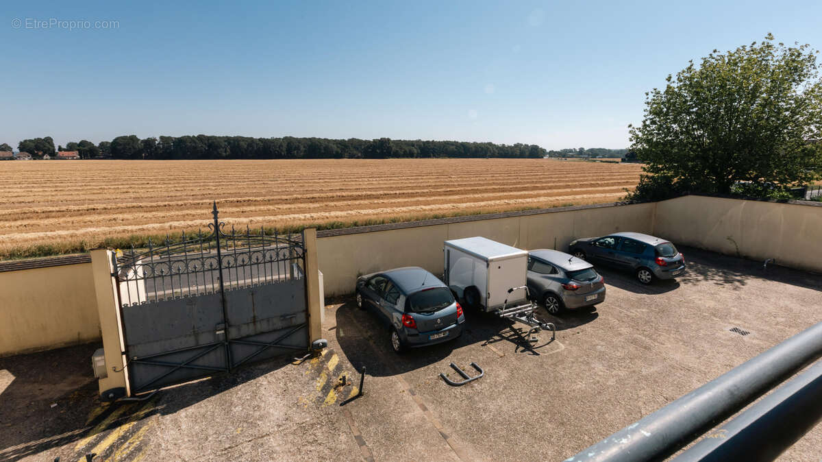 Appartement à NEAUPHLE-LE-CHATEAU