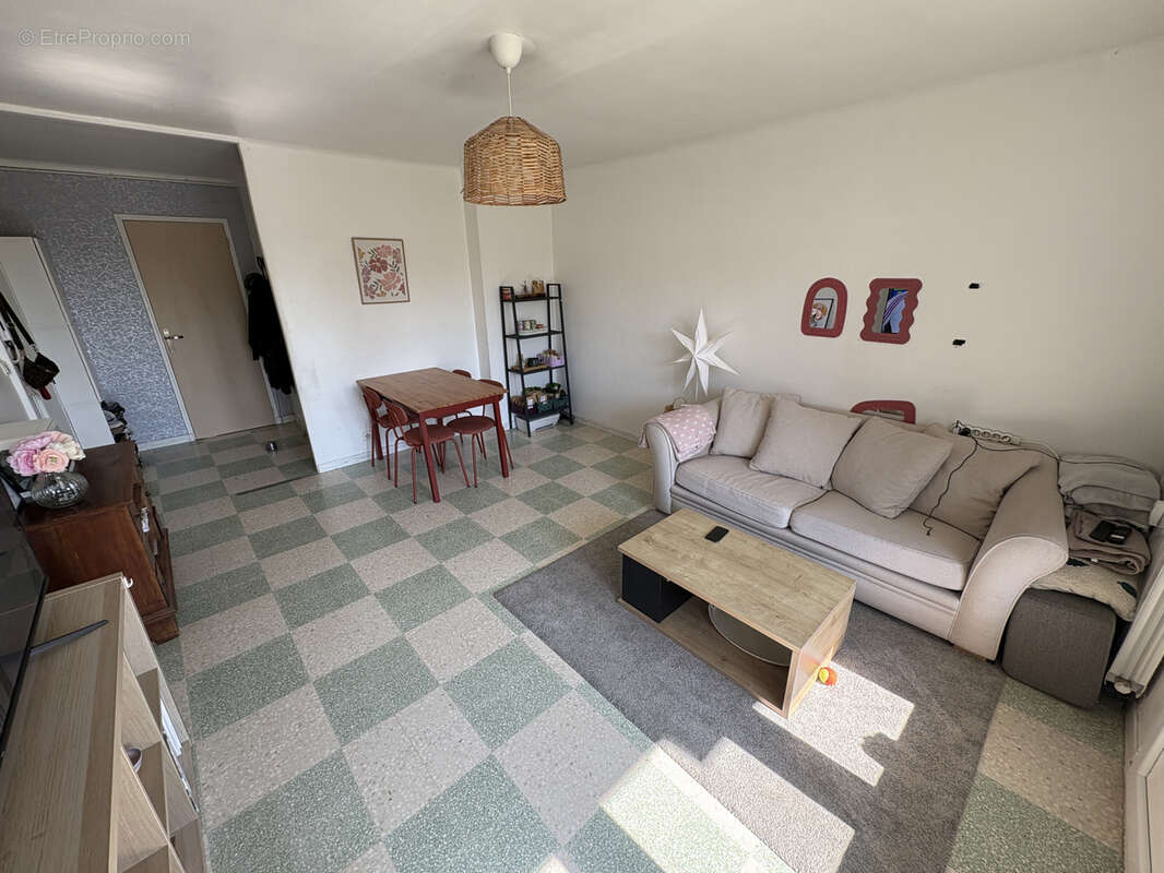 Appartement à SIX-FOURS-LES-PLAGES