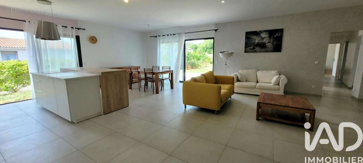 Photo 3 - Maison à NIEUIL-L'ESPOIR