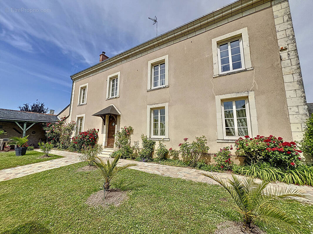 Maison à AMBILLOU-CHATEAU