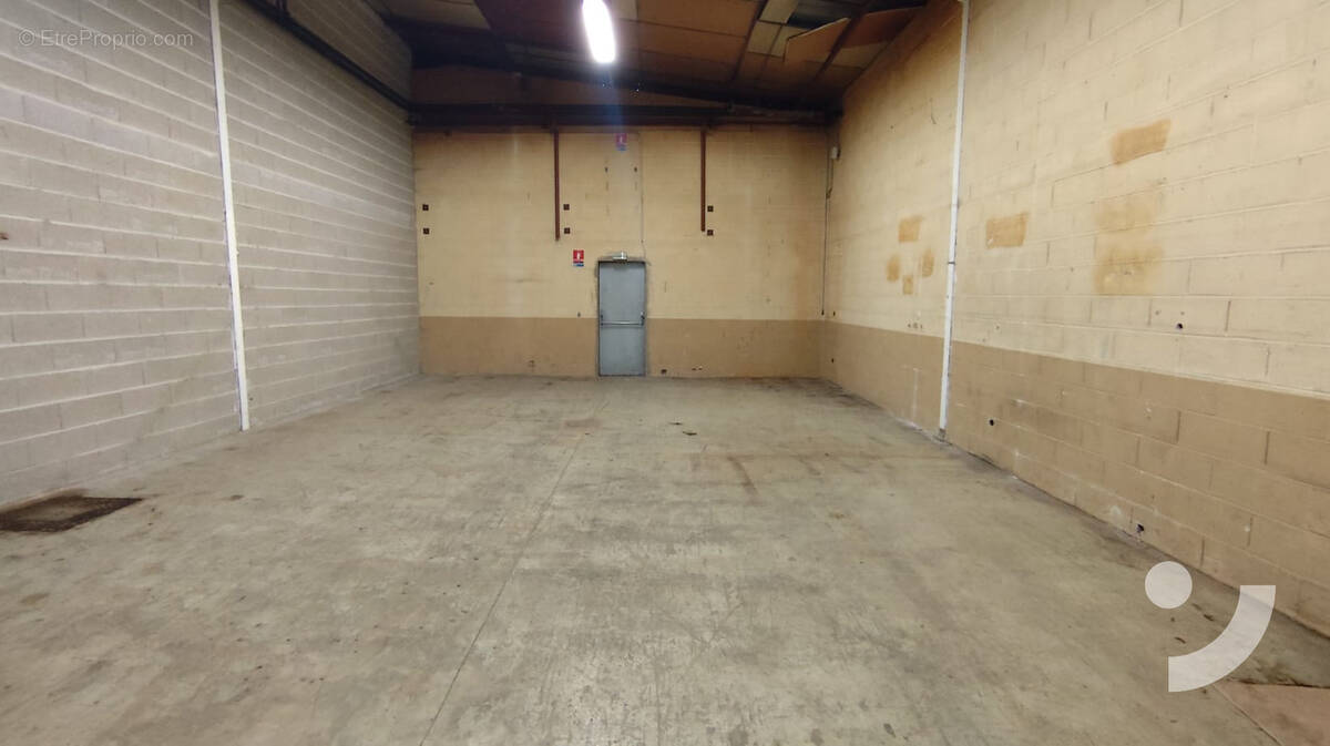 Commerce à CHAMPILLON