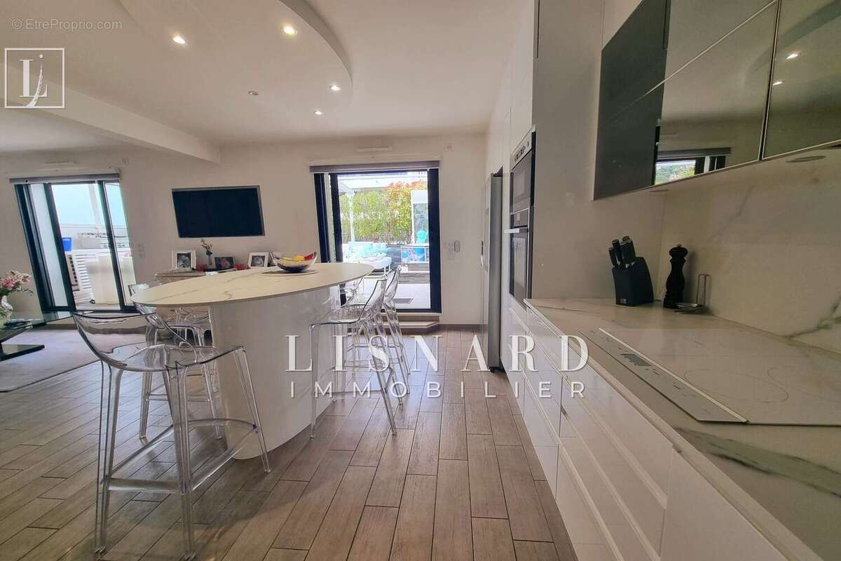 Appartement à VALLAURIS