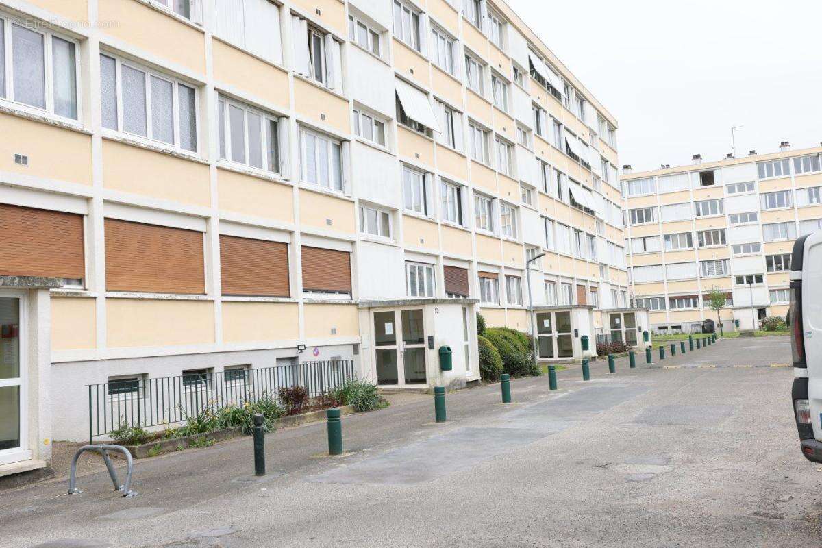 Appartement à LE PLESSIS-TREVISE
