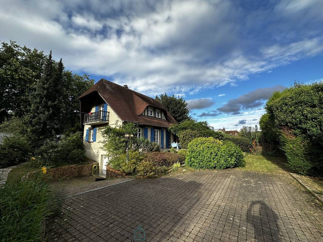 Maison à SAINT-ETIENNE-DU-ROUVRAY