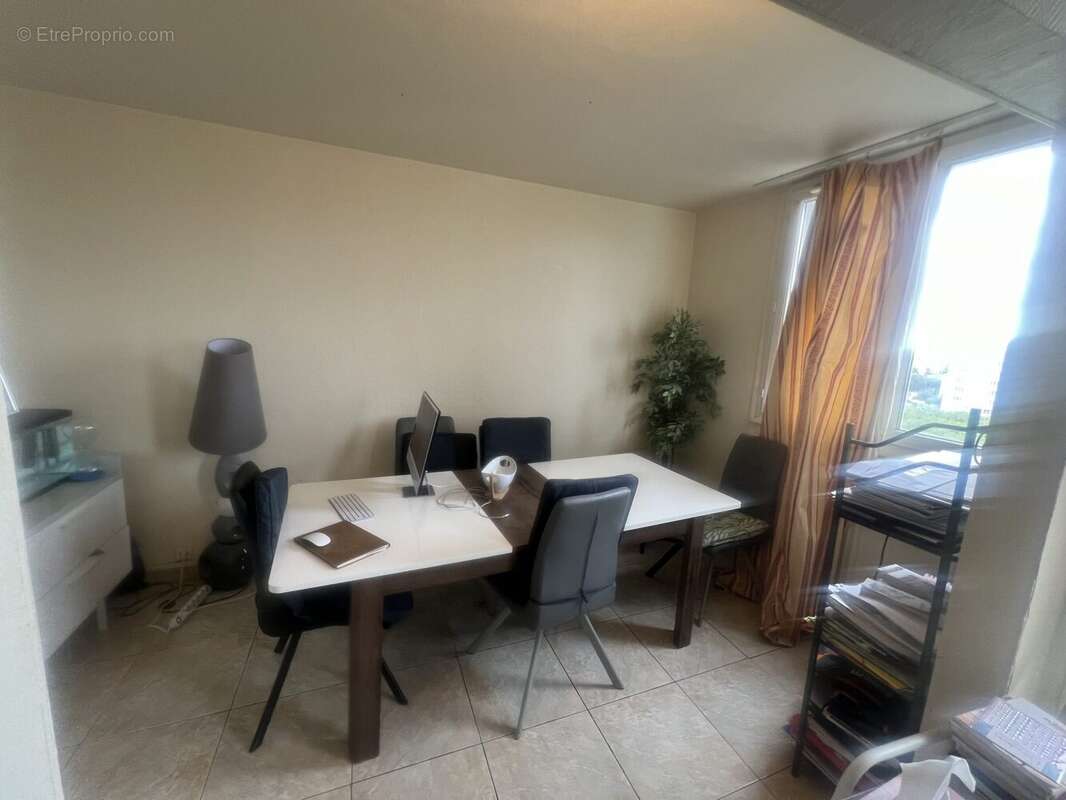 double séjour / chambre  - Appartement à VITRY-SUR-SEINE