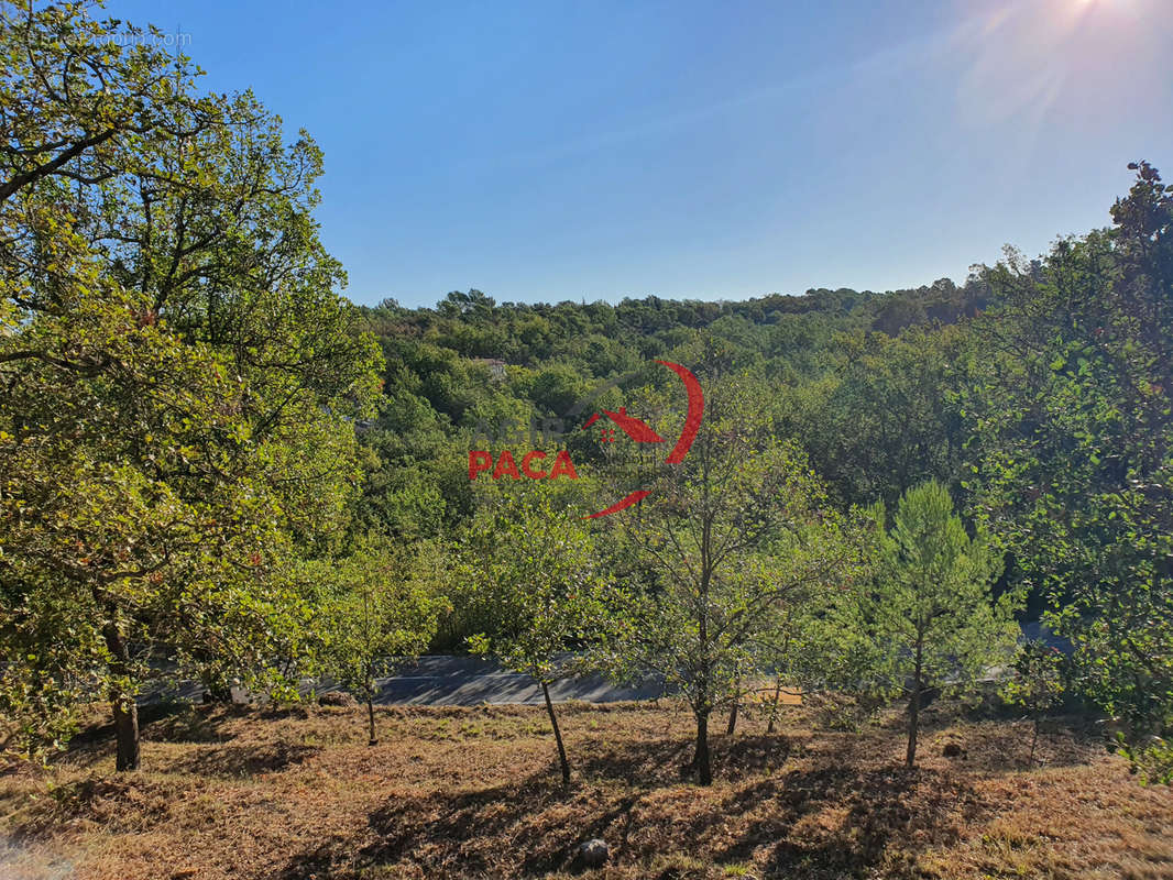 Terrain à LES ADRETS-DE-L&#039;ESTEREL