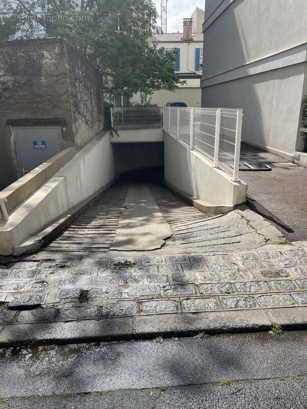 Parking à COURBEVOIE