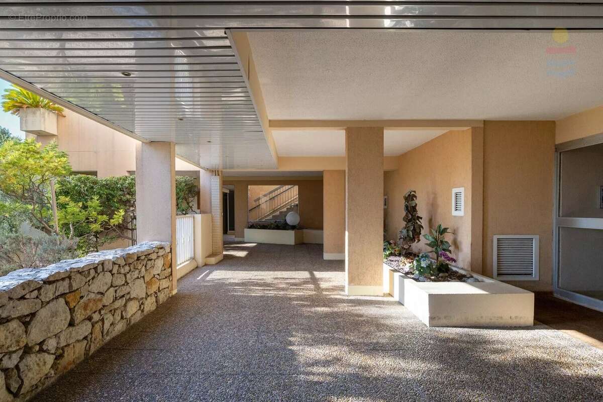 Exclusivité — nice — mont boron — f1 35 m² + terrasse  et jardin privatif - photo 6