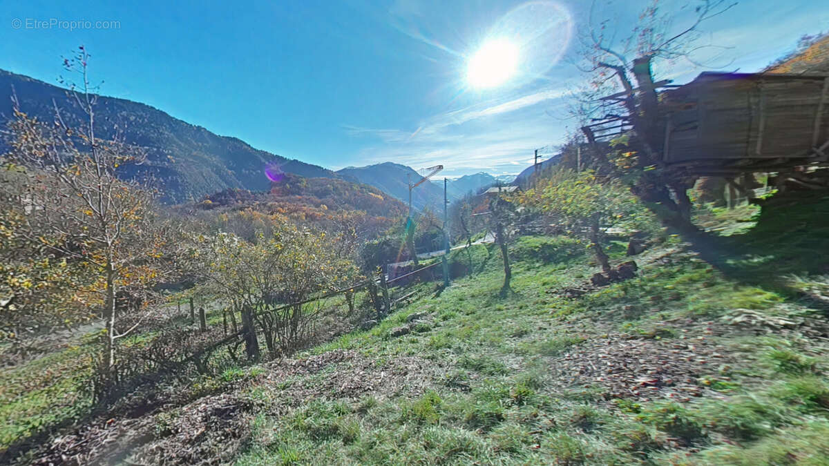 Terrain à HAUTECOUR