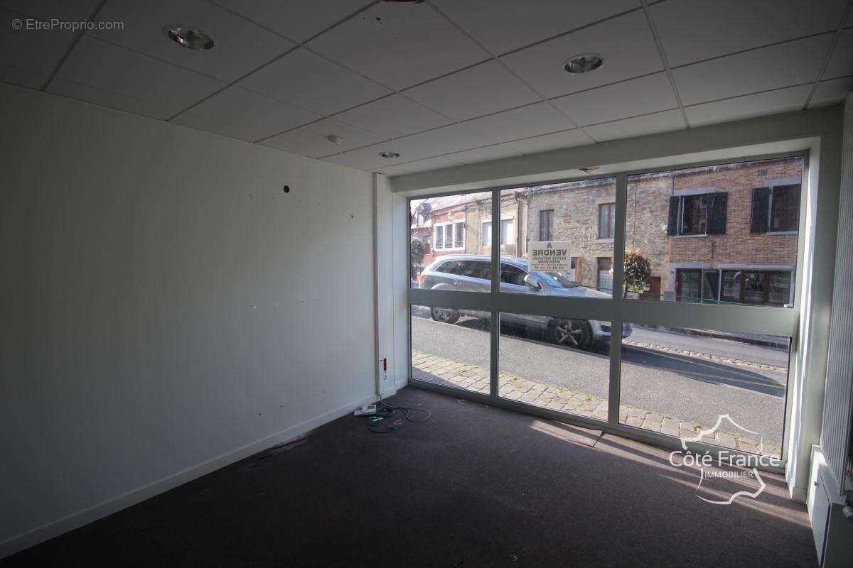 FUMAY Grand local commercial  de 218 m2 - photo 2