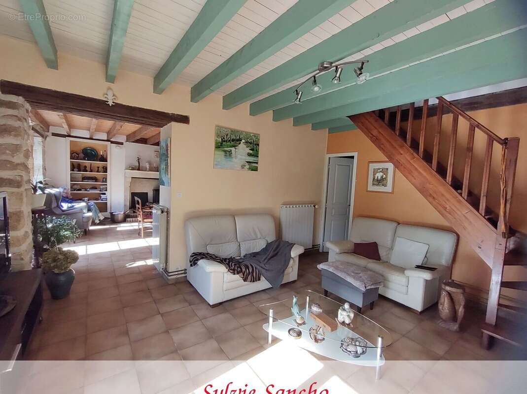 Maison à VICQ-EXEMPLET