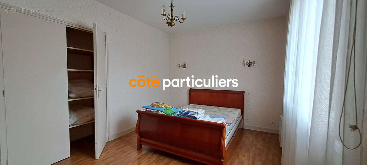Maison familiale avec potentiel locatif . Quartier des Halles de CHOLET - photo 9