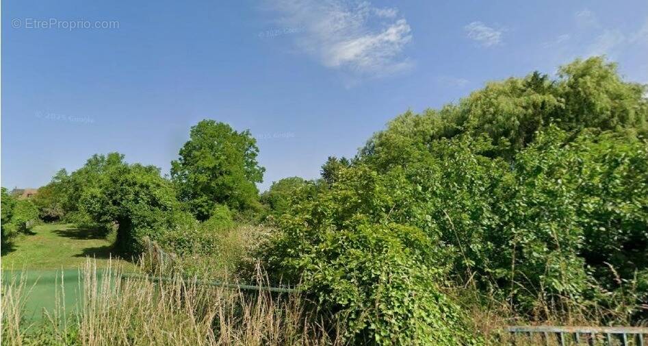 Terrain à VERT-LE-PETIT