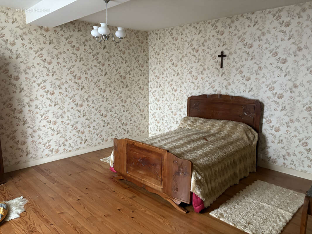 Maison à BIEUJAC