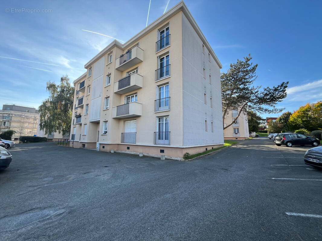 Appartement à LES CLAYES-SOUS-BOIS